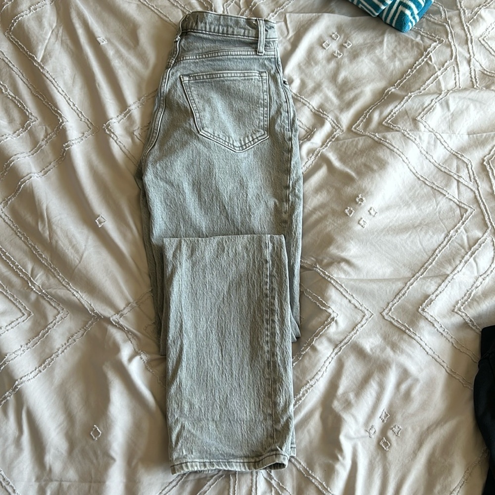 A&F 90s Straight Ultra Highrise Curve Love Size 24 Long